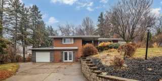 Updated 3BR Home Near Sewickley with Central Air  Finished Walk-Out Basement Gallery 1