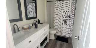 Charming 2BR House in Denver Gallery 4