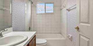 Serene 3 bed 2 bathroom in peaceful neighborhood Gallery 18