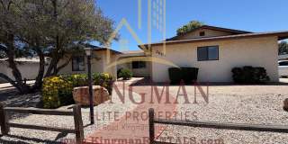 3 Bedroom / 2 Bath Home with Courtyard Entry, Fireplace & Spacious Backyard Gallery 1