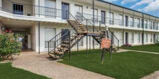Glen Oaks Apartments Gallery 10