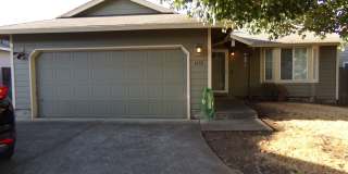 Three Bedroom on quiet cul-de-sac! Gallery 1