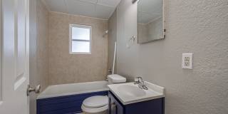 1317 South Pennsylvania Avenue | Springfield, MO 65807 COLLEGE PRE-LEASING – Fresh Interior Remodel – Walk to Campus Gallery 11