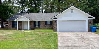 Beautiful 3 bedroom home in Bloomingdale minutes from Pooler Gallery 1