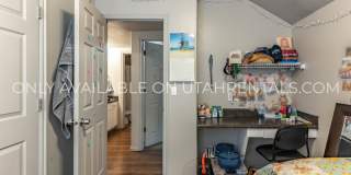 866 E 700 N Gallery 28