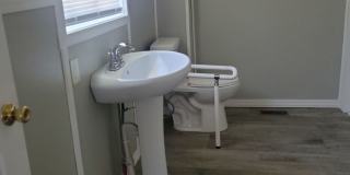 2 Bed House w/ Ramp Access and Fenced in Back Yard + Walk In Shower Gallery 7