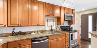 Incredible 2 bedroom 1 bath Condo in West Washington Park Neighborhood Gallery 4