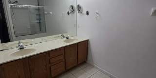 Lakefront Townhome in MetroWest Gallery 18