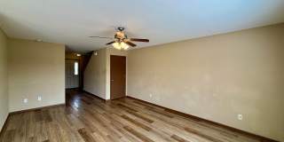 Spacious 4 Bed / 2.5 Bath in Quiet Neighborhood Available NOW! Gallery 5