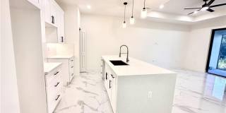 2404 Dickens Avenue N Gallery 3