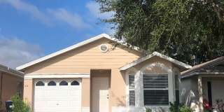 CUTE STARTER HOME with SINGLE GARAGE IN SOUTHEAST ORLANDO Gallery 1