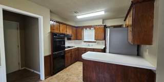 (3) Bed/(2) Bath Near Schools and Shopping! Avail NOW! Gallery 5