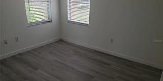 Canal Home 3 Bed 2 Bath Gallery 8