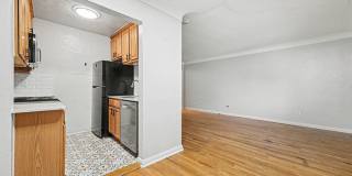 Bright Updated 2-Bed Condo with Vintage Charm Near Wash Park & Cherry Creek Gallery 13