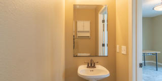 3 Bedroom, 2 bathroom townhouse on Sunnyside Hill! Gallery 1