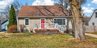 FENCED IN YARD! 3 Bedroom Home in Beaverdale. Gallery 1