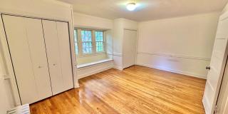 Spacious 6 bedroom 3.5 bath Tudor Townhouse w/Deck close to Georgetown University & Hospital Gallery 21