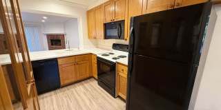 Spacious 2 Bed / 2 Bath Condo in Prime UTC/La Jolla Location! Gallery 10