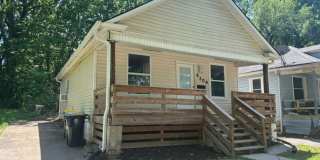 Cozy 2BR Near Plaza with Covered Porch & Open Backyard Cozy 2BR Near Plaza with Covered Porch & Open Backyard Gallery 1