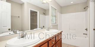 Room in 3 Bedroom Home at S Ridge Ave Gallery 15