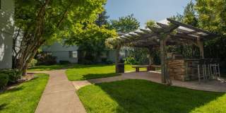 Uptown Lake Oswego Gallery 82