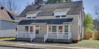 2bedroom Townhouse Duplex- Huge Yard. May 1 move  in!!! Gallery 1