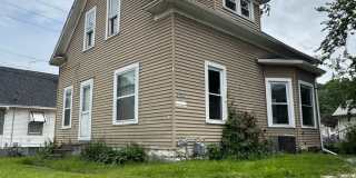 2 bedroom 1 bath home in Moline Gallery 1