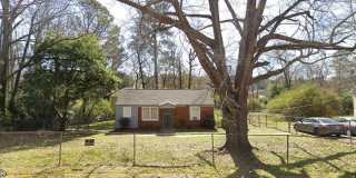 North Columbus Cottage on almost an ACRE fenced  2 Bedrooms 1 Bath with bonus room Gallery 1