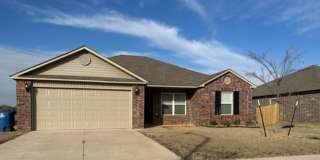 Newer 3 Bedroom/2 Bath Home in Newcastle - Open Floorplan Gallery 1