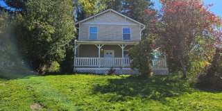 3 Bedroom Duplex in Convenient Kingston Location! Gallery 1