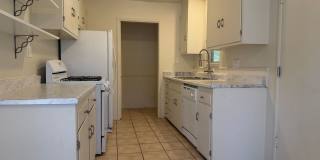 3 bedroom home with new floors Gallery 1