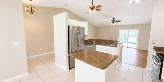 Incredible Pool Home on 1 Acre Fenced Lot w/2 Car Detached Garage! Incredible Pool Home on 1 Acre Fenced Lot w/2 Car Detached Garage! Gallery 6