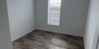 310 8th Street Gallery 14