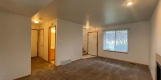 3-BedroomSouth Hill Two Story With Fenced Backyard Gallery 14