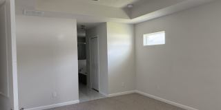 Gorgeous 3-4 bedroom Home off Becker Gallery 15
