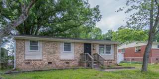 3-bedroom, 1-bath home with a fenced-in yard, located on Guerrant Street in Greensboro 3-bedroom, 1-bath home with a fenced-in yard, located on Guerrant Street in Greensboro Gallery 4