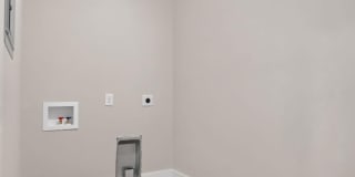 717 S Henderson Street Gallery 25