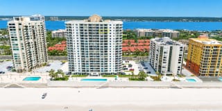 Elegance and Beachfront Condo Living Gallery 26