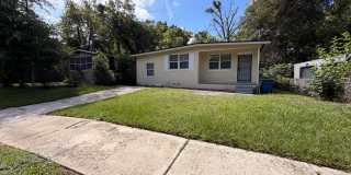 Spacious, updated 3/1 with bonus room and large utility room Gallery 1