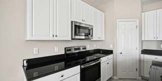 Beautiful 3 Bedroom Townhouse with AMENITIES GALORE- 18 MINS FROM DOWNTOWN TAMPA. SEC 8 ACCEPTED Gallery 8