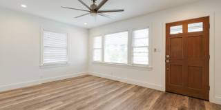 2018 Remodeled 3 bed / 2 bath - wood / tile floors, fenced yard. Hyde Park / Downtown Gallery 11