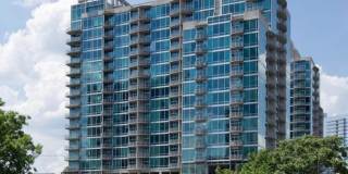 Modern Corner Unit 1BR Condo in Midtown with Skyline Views Gallery 1