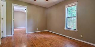 Charming 3 Bed 1.5 Bath home walkable to campus Gallery 13