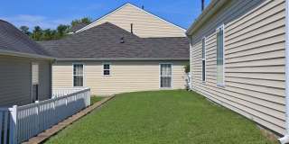 3 Bedroom, 2 Bath End Unit with Fresh Carpet and Paint in Auburn Square! Gallery 30