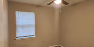 **Available January 1st** 3 Bedroom, 2.5 Bath Town Home Gallery 18