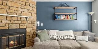 Charming 2BR Tpwnhome in Aurora Gallery 5