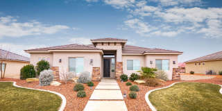 Red Mountain Jewel! WITH SOLAR PANELS!! Gallery 1