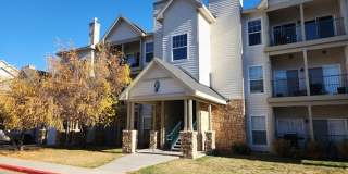 Perfectly Located Canyon Creek Condo - Attached Garage Gallery 1