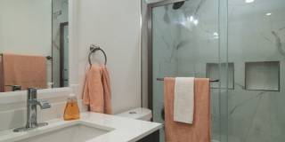 BEAUTIFUL 4 Bed 3 Bath unit Gallery 23