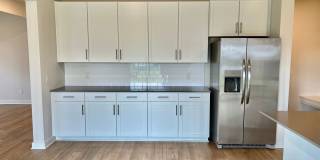 5 Bed, 3.5 Bath Home w/ 2 Car Garage in Harvest Point Gallery 11